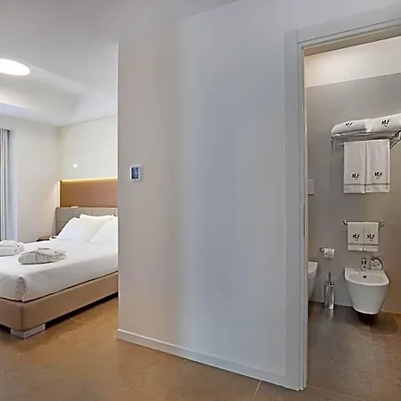 Hotel M&f
