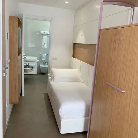 M&f Hotel
